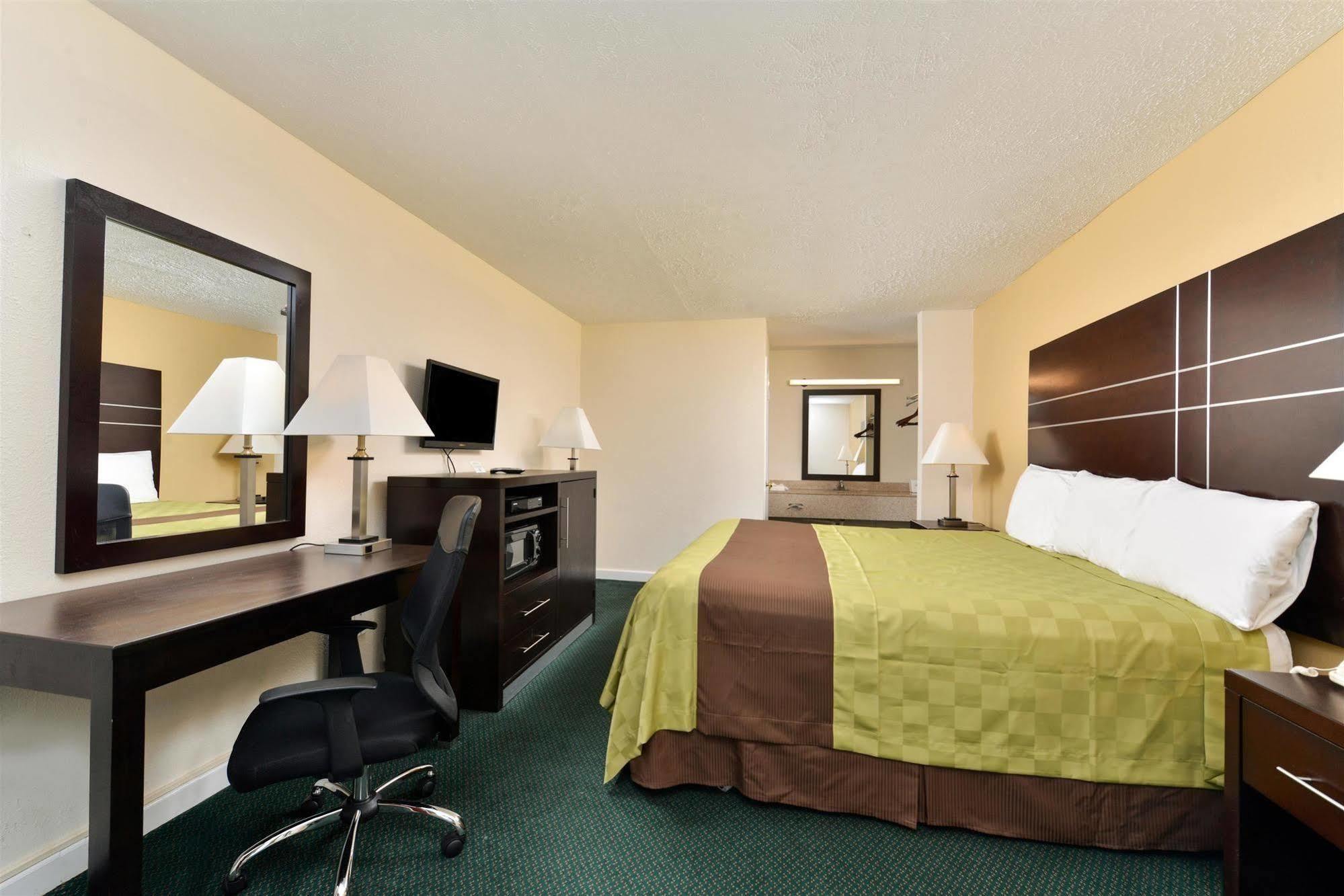 Americas Best Value Inn - Port Jefferson Station - Long Island Esterno foto